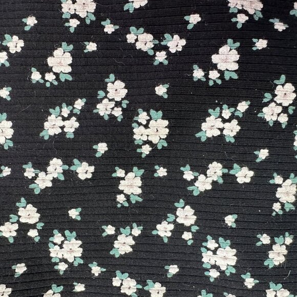 NWT Francesca's Cropped Lettuce Edged Ribbed Floral Button Front Top Size Small - Picture 9 of 11